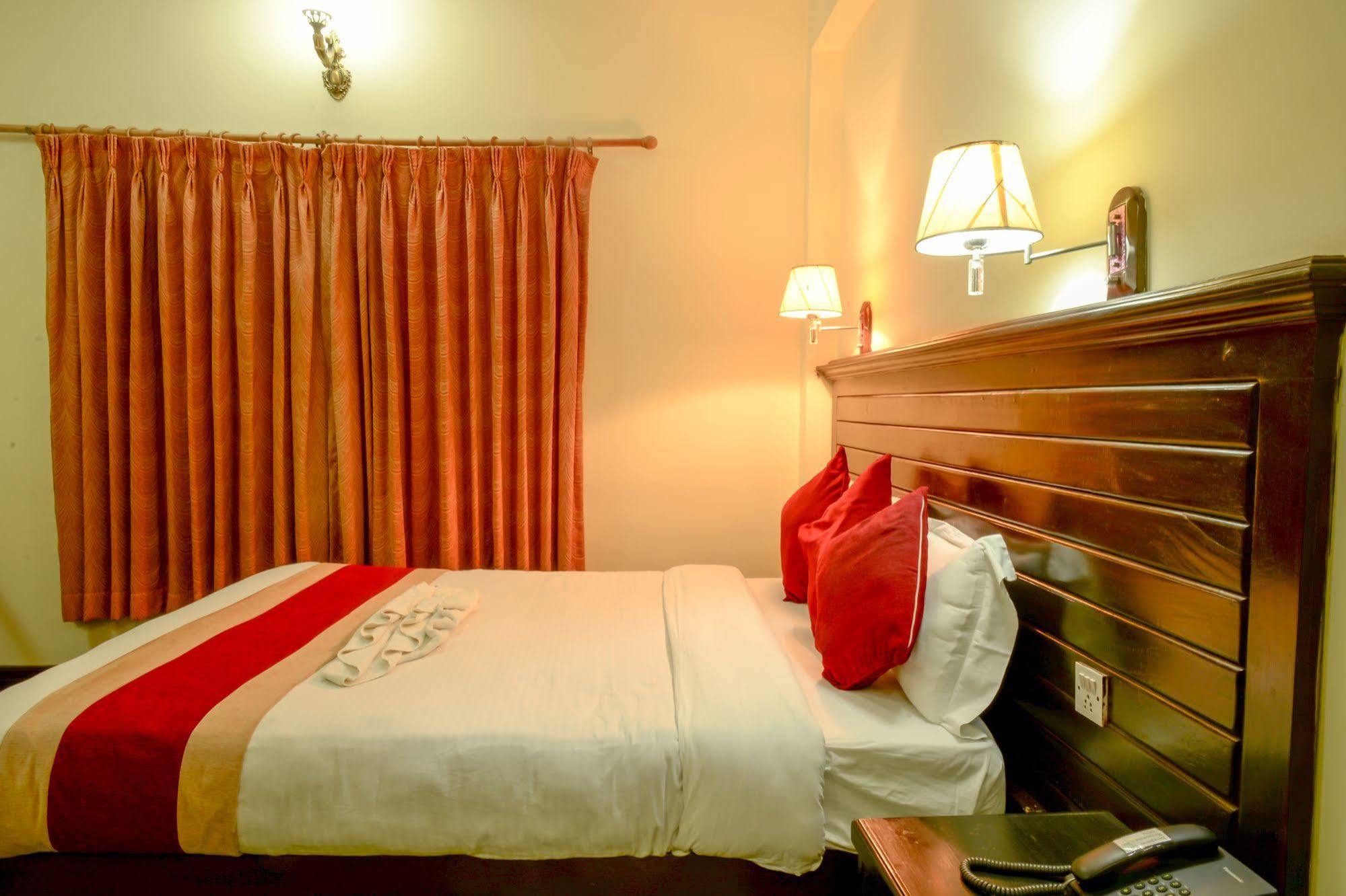 Hotel Lake Star Похара Екстериор снимка