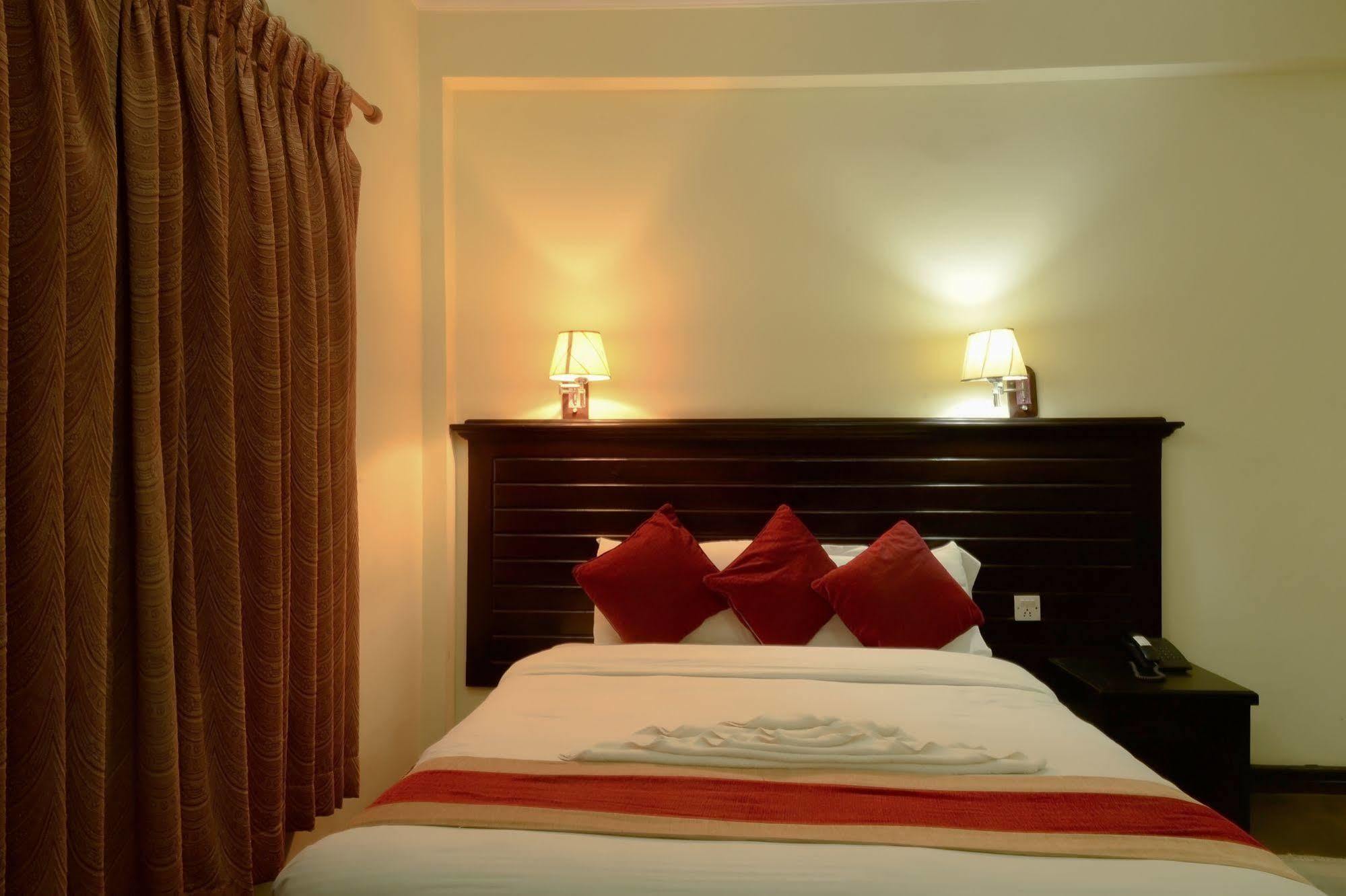 Hotel Lake Star Похара Екстериор снимка